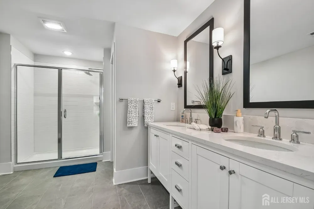 723 Station Road Dunellen, NJ 08812