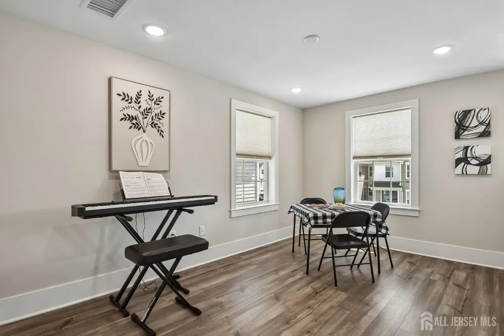 723 Station Road Dunellen, NJ 08812