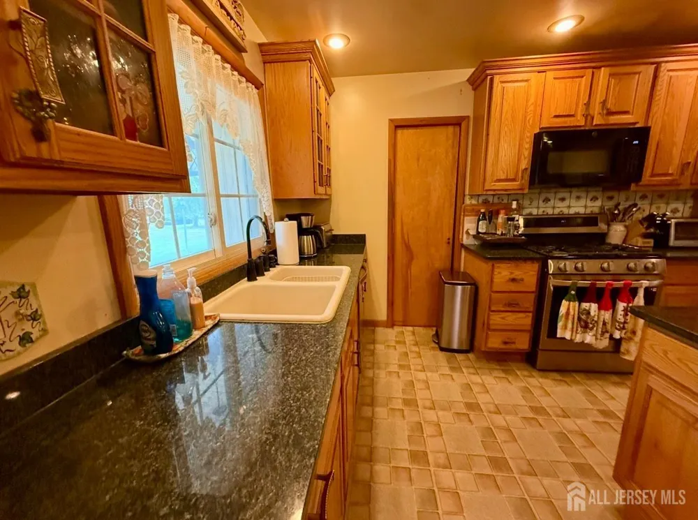 24 Beardslee Road Franklin Twsp, NJ 08844