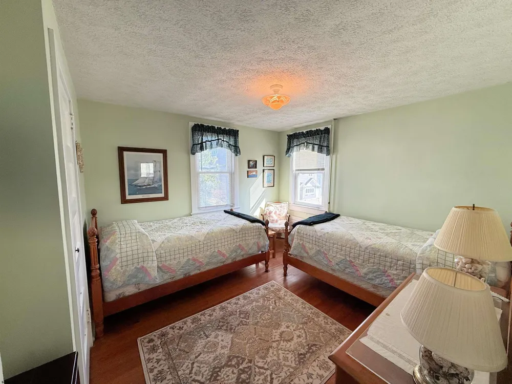 135 N Avolyn Ave Ventnor, NJ 08406