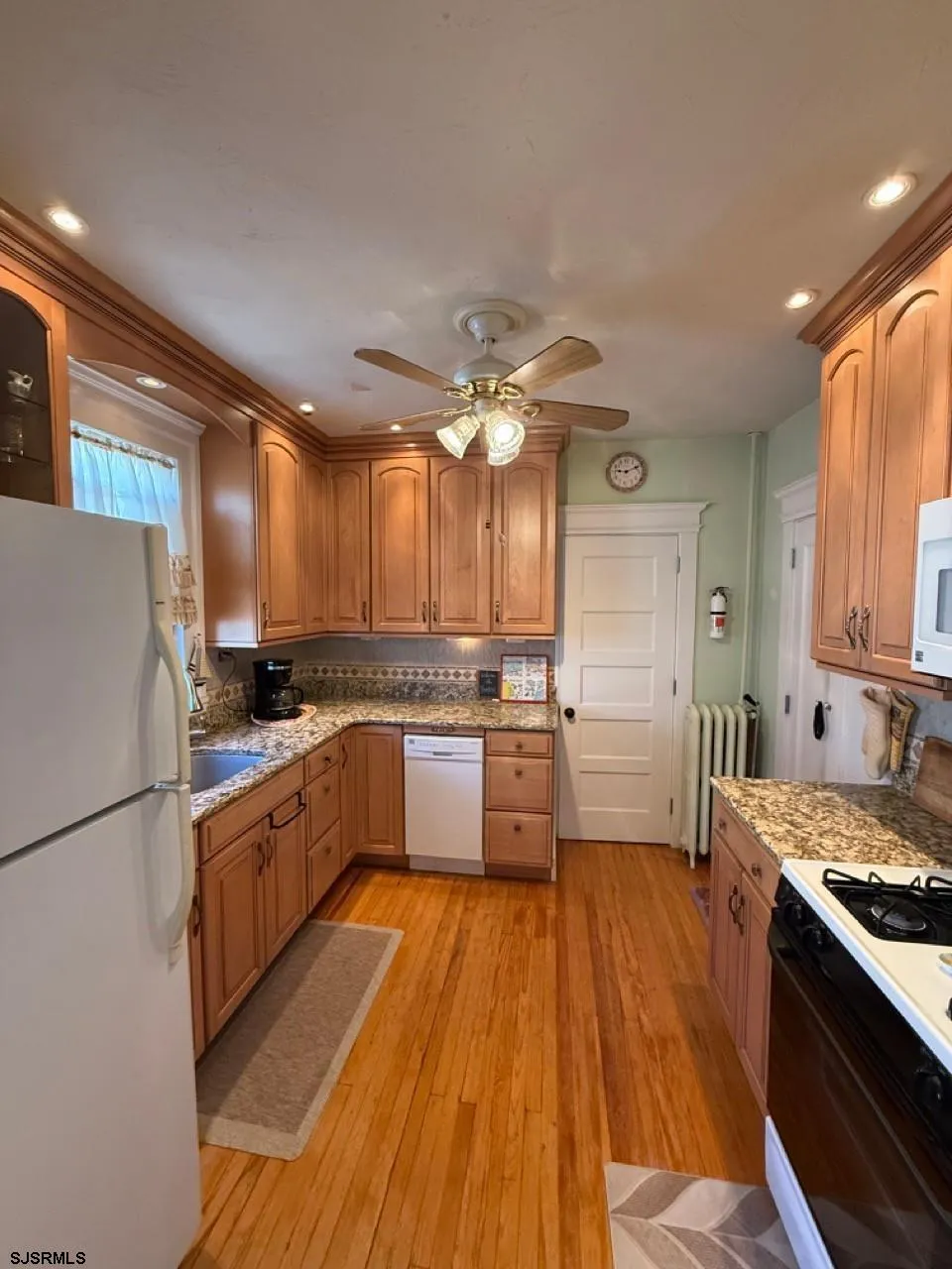 135 N Avolyn Ave Ventnor, NJ 08406
