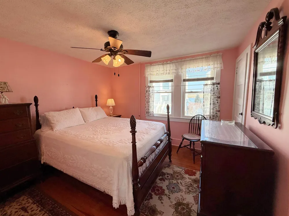 135 N Avolyn Ave Ventnor, NJ 08406