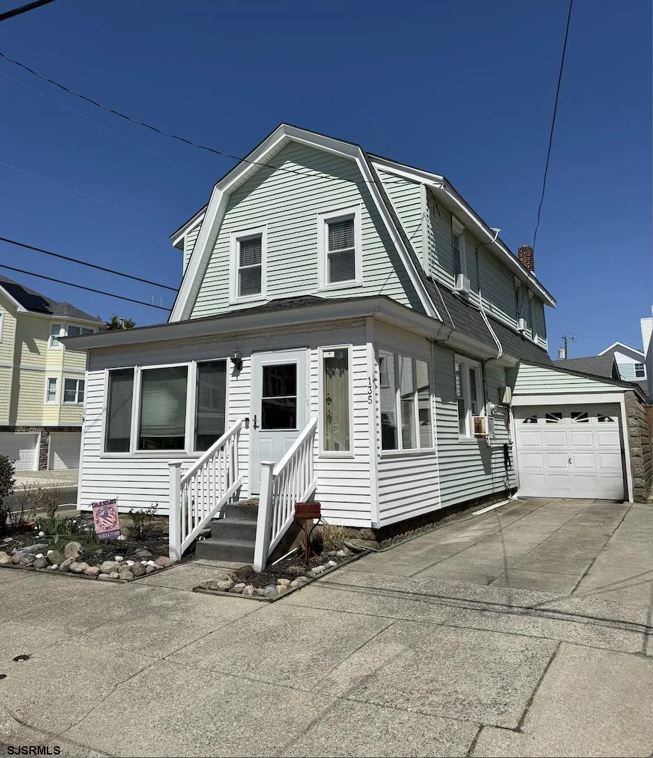 135 N Avolyn Ave Ventnor, NJ 08406