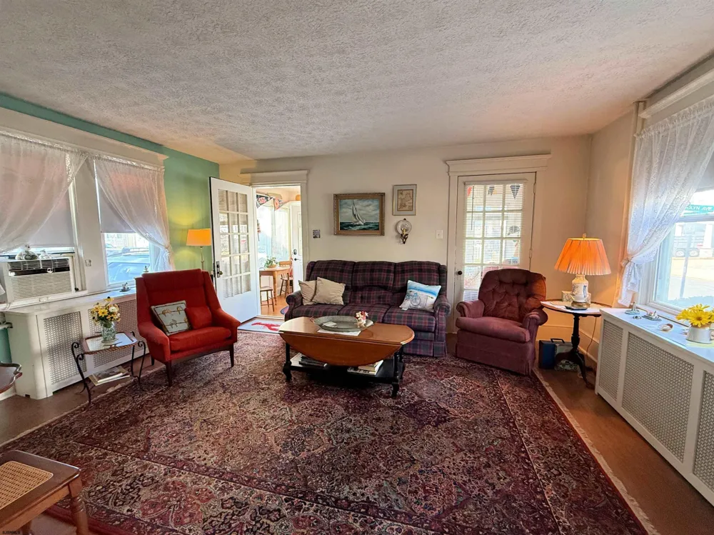 135 N Avolyn Ave Ventnor, NJ 08406