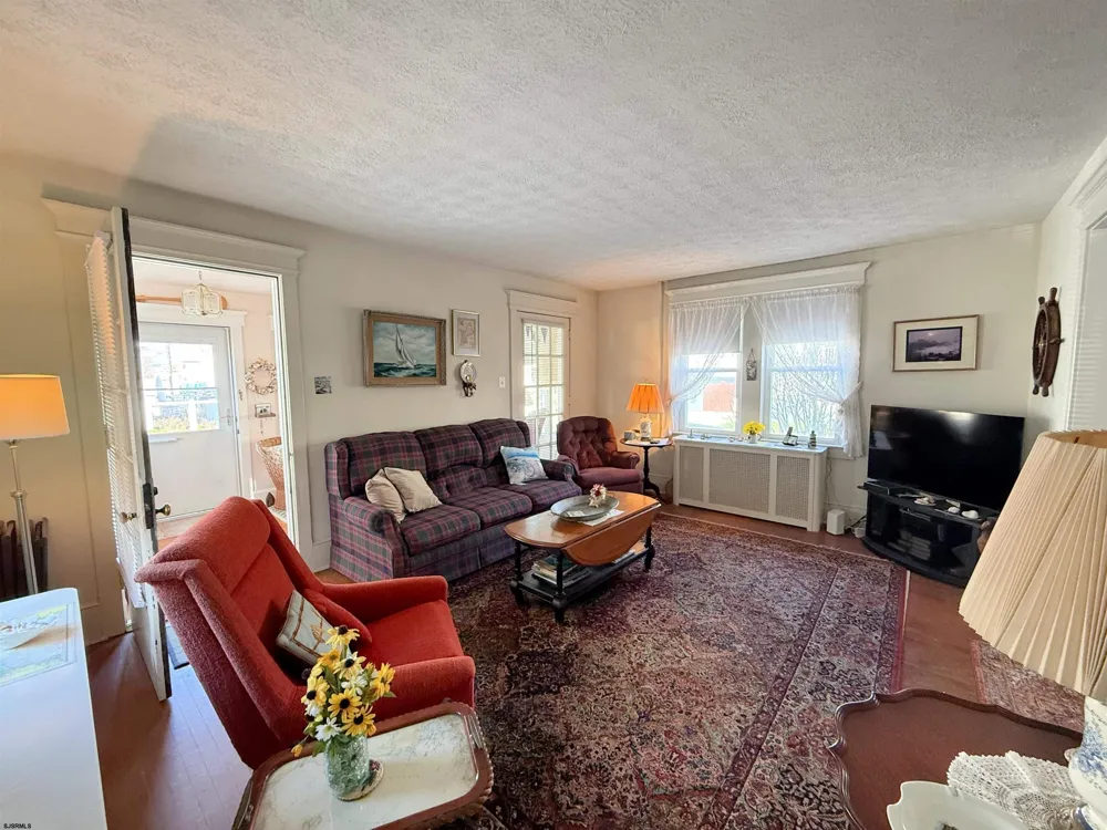 135 N Avolyn Ave Ventnor, NJ 08406