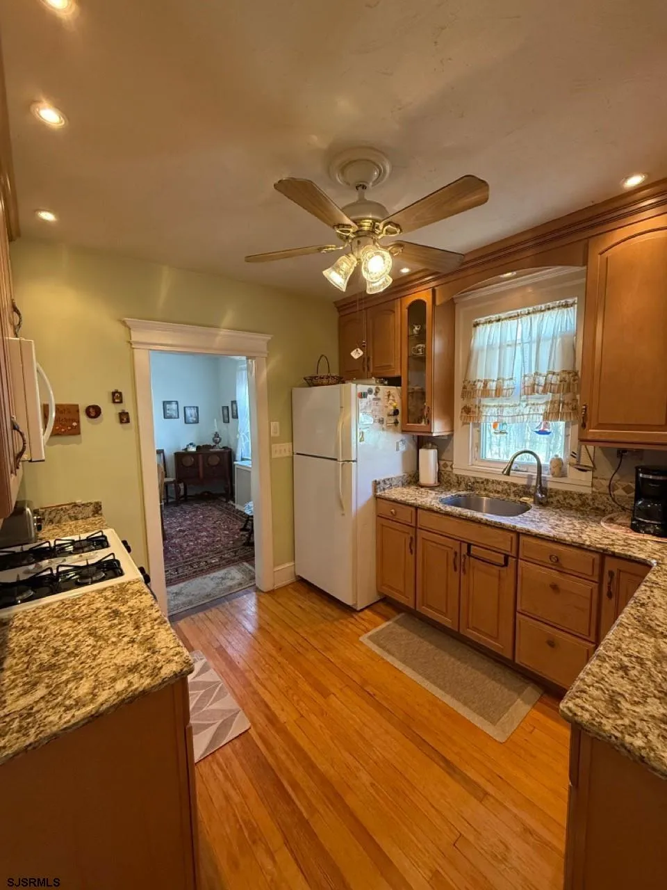 135 N Avolyn Ave Ventnor, NJ 08406