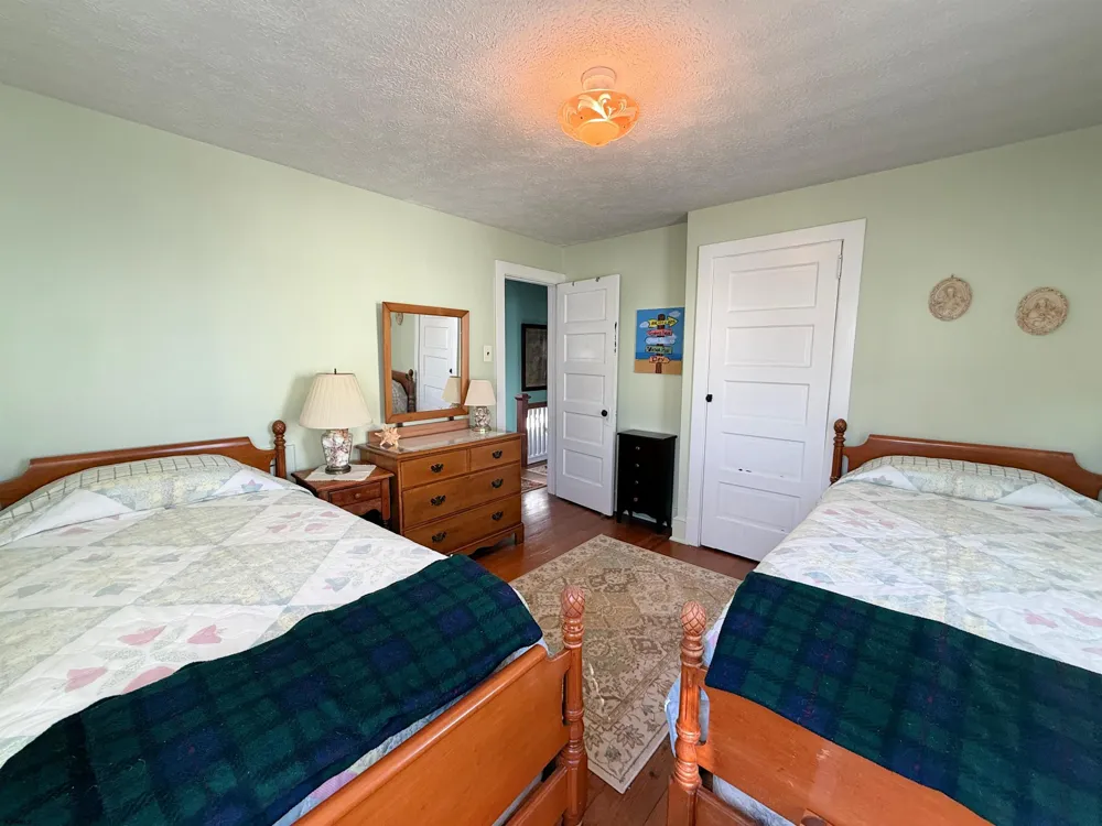 135 N Avolyn Ave Ventnor, NJ 08406