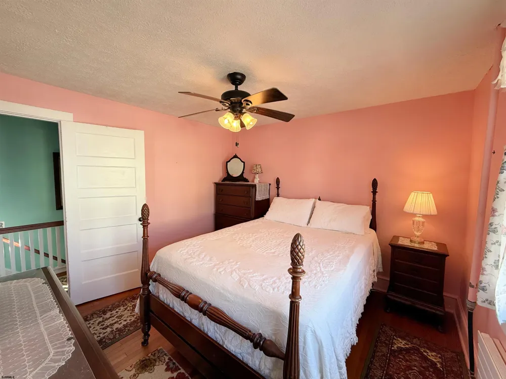 135 N Avolyn Ave Ventnor, NJ 08406