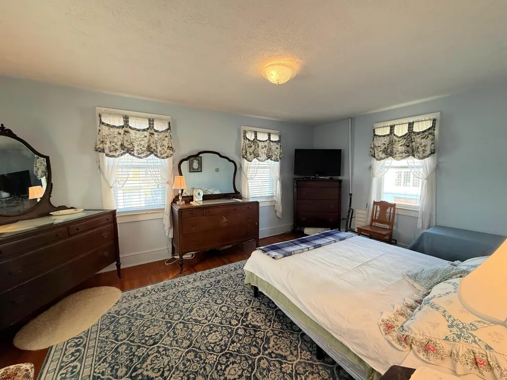 135 N Avolyn Ave Ventnor, NJ 08406