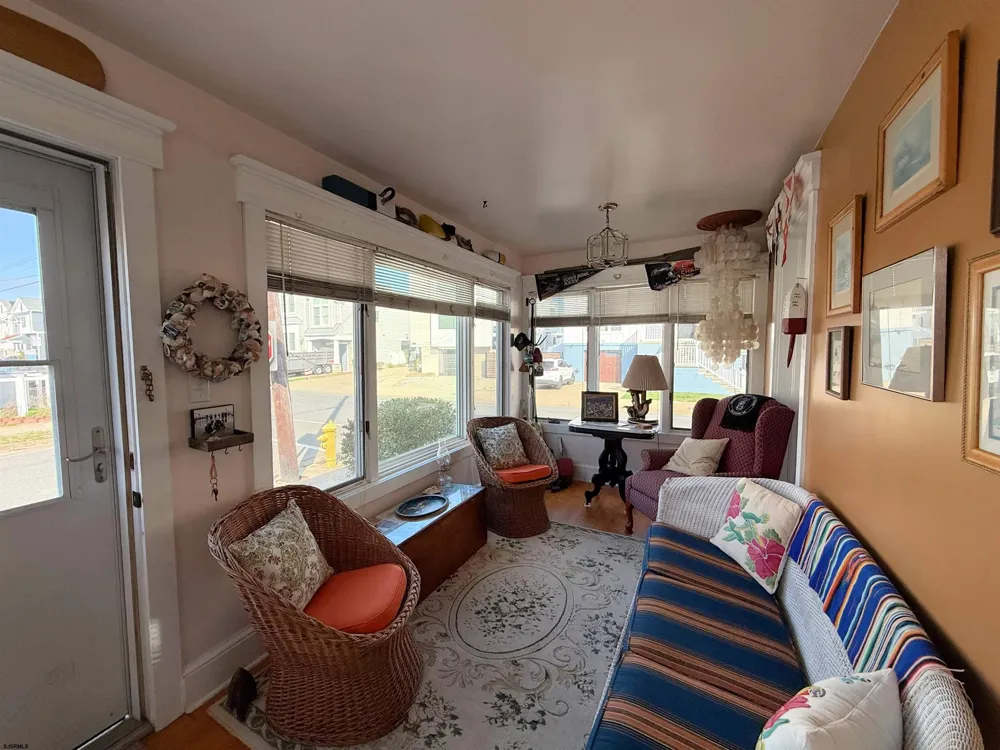 135 N Avolyn Ave Ventnor, NJ 08406