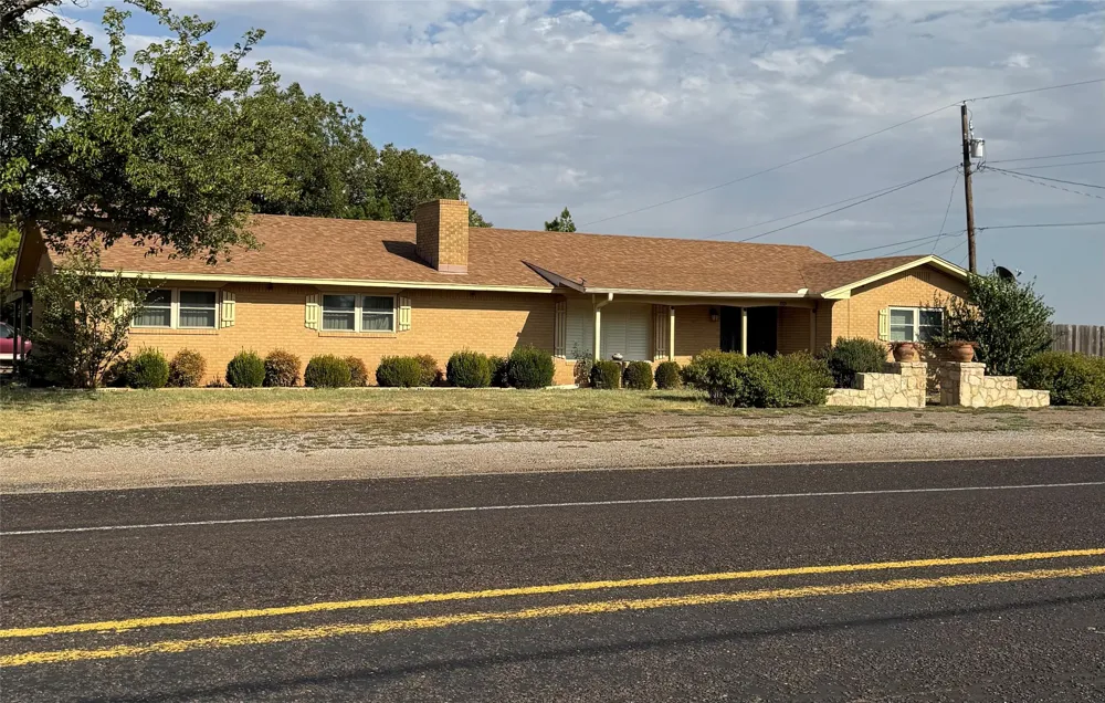 1505 S Main Street Quanah, TX 79252