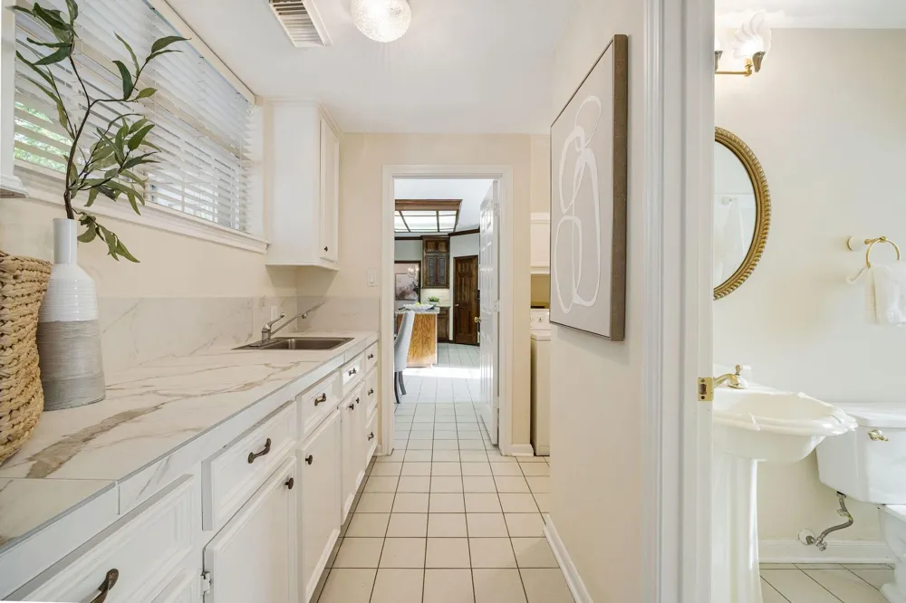 4900 Cedar Street Bellaire, TX 77401
