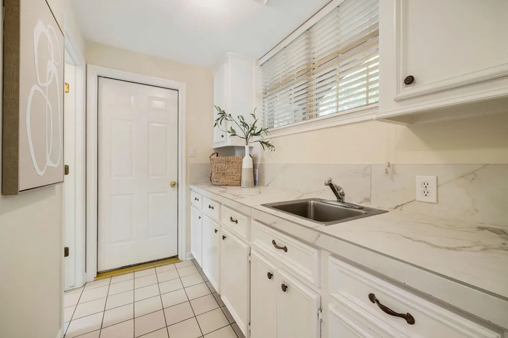 4900 Cedar Street Bellaire, TX 77401