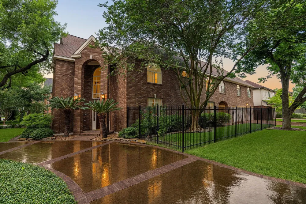 4900 Cedar Street Bellaire, TX 77401