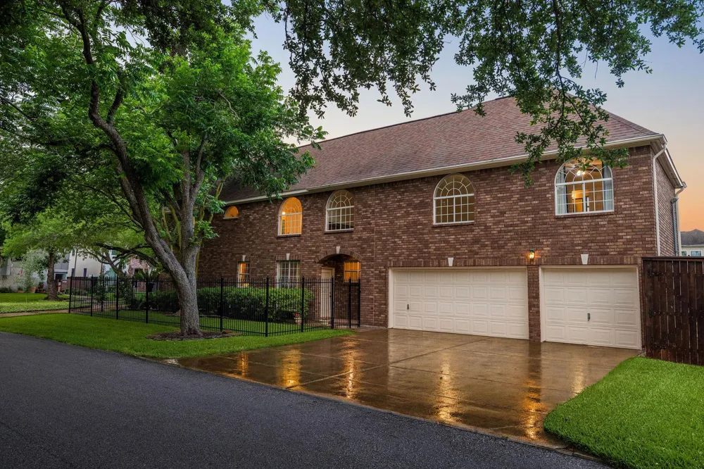 4900 Cedar Street Bellaire, TX 77401