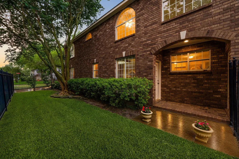 4900 Cedar Street Bellaire, TX 77401