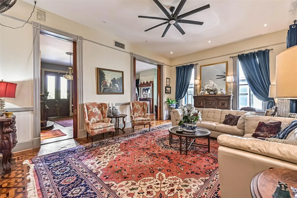 1819 Ball Galveston, TX 77550