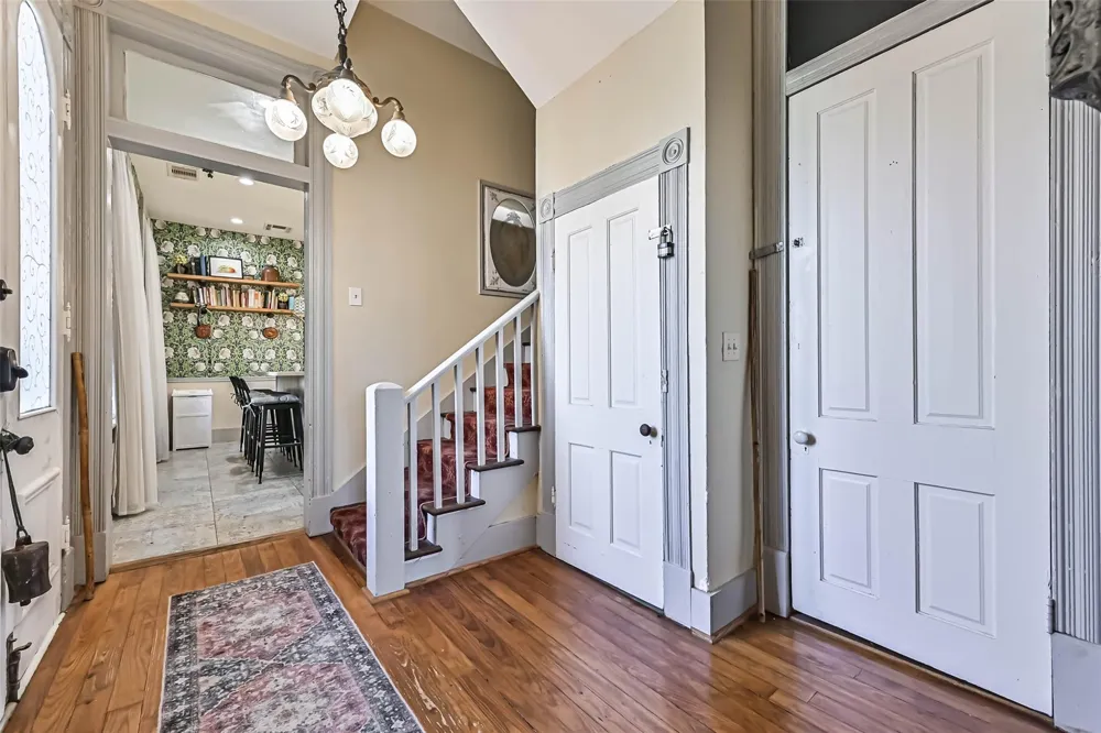 1819 Ball Galveston, TX 77550