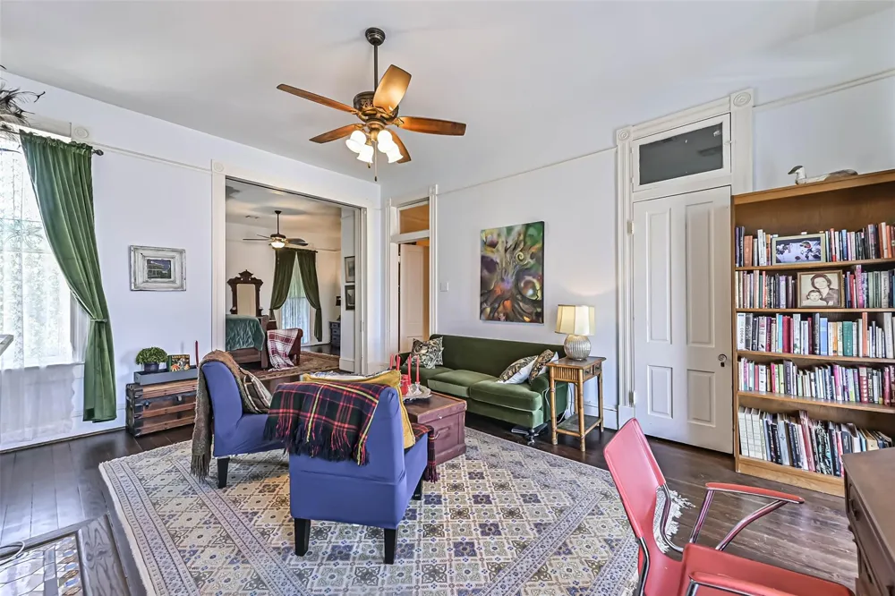 1819 Ball Galveston, TX 77550