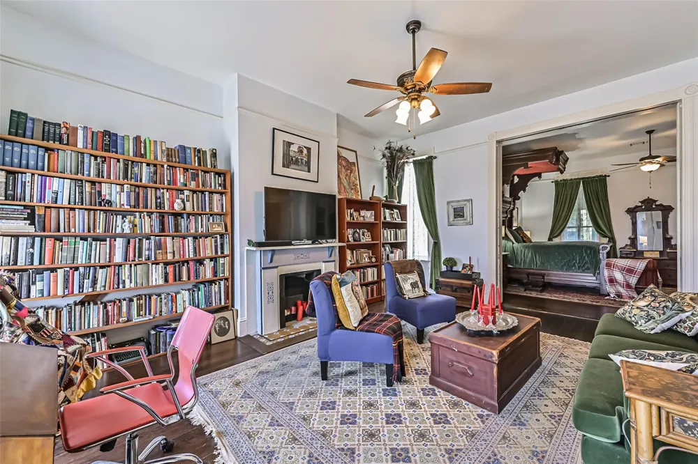 1819 Ball Galveston, TX 77550