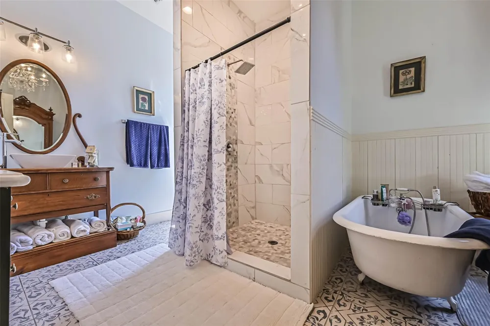 1819 Ball Galveston, TX 77550