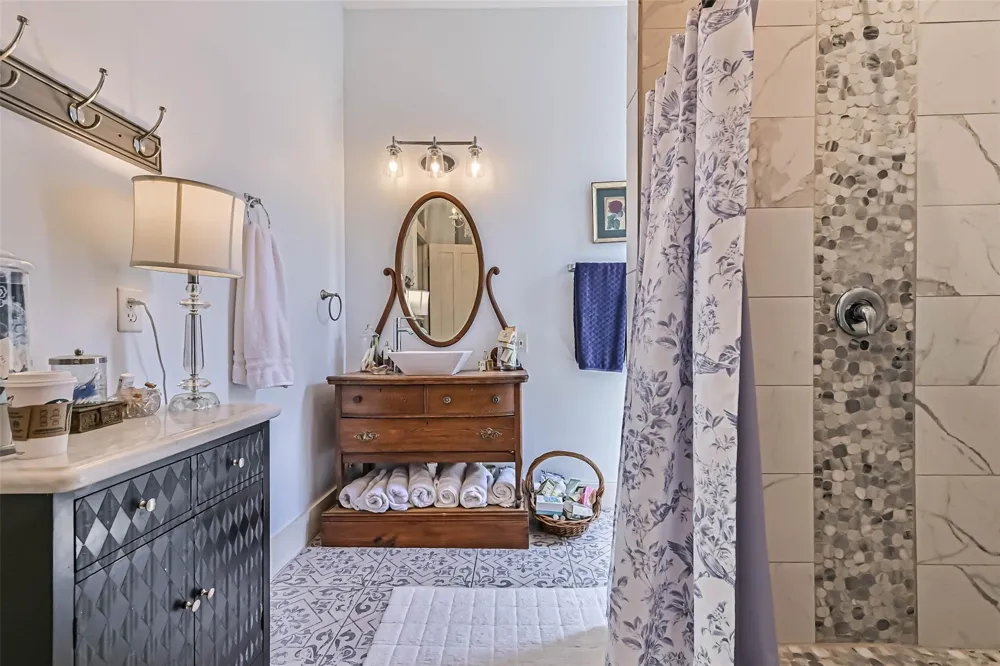 1819 Ball Galveston, TX 77550
