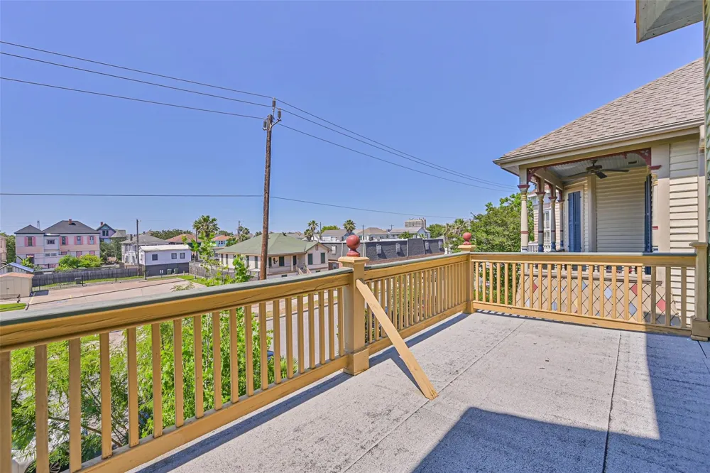 1819 Ball Galveston, TX 77550