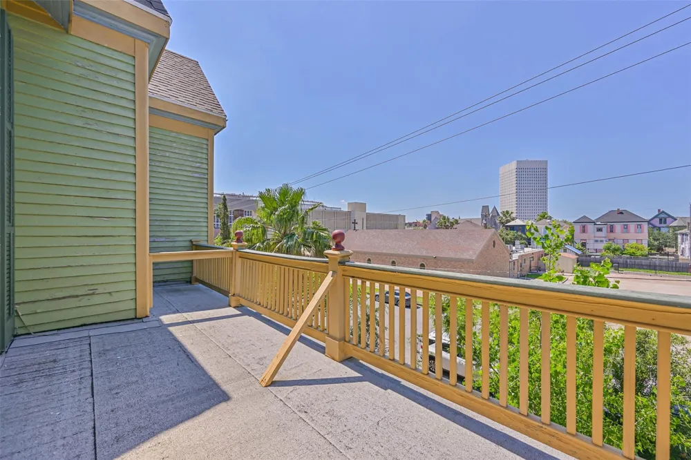 1819 Ball Galveston, TX 77550