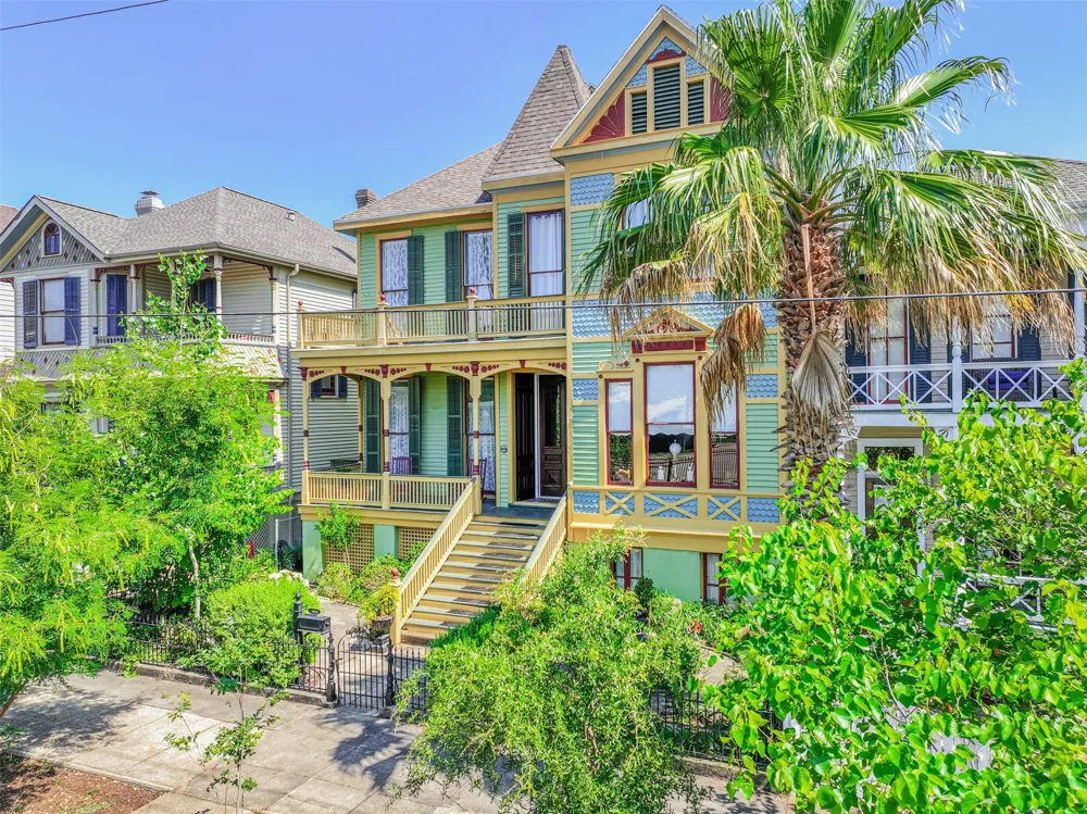 1819 Ball Galveston, TX 77550