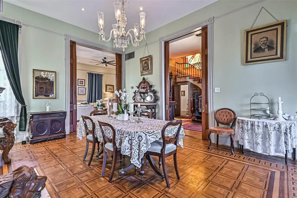 1819 Ball Galveston, TX 77550