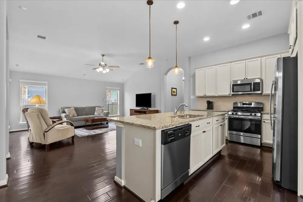 4813 Ladona Court League City, TX 77573