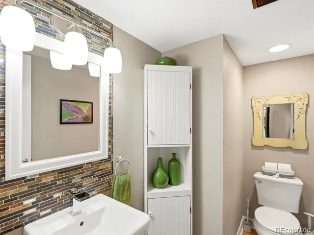 9105 W Bellwood Place Denver, CO 80123