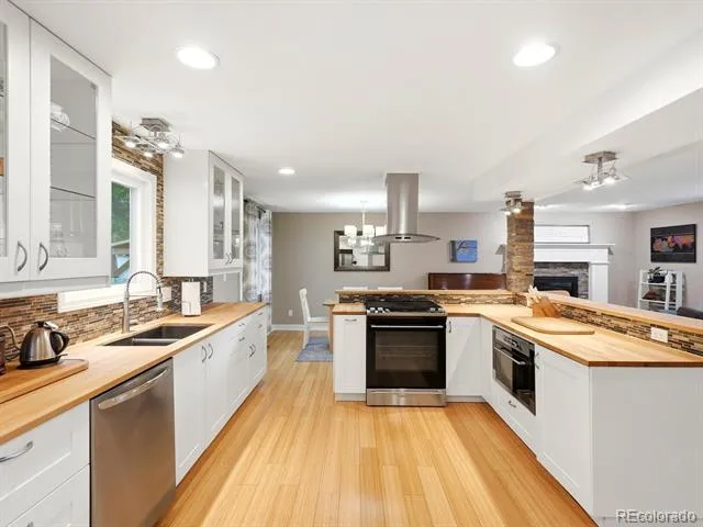 9105 W Bellwood Place Denver, CO 80123