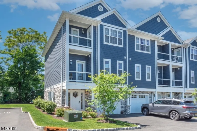 8 Deans Ct #8 Unit 8 Fairfield, NJ 07004