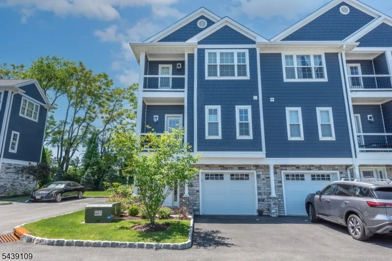 8 Deans Ct #8 Unit 8 Fairfield, NJ 07004