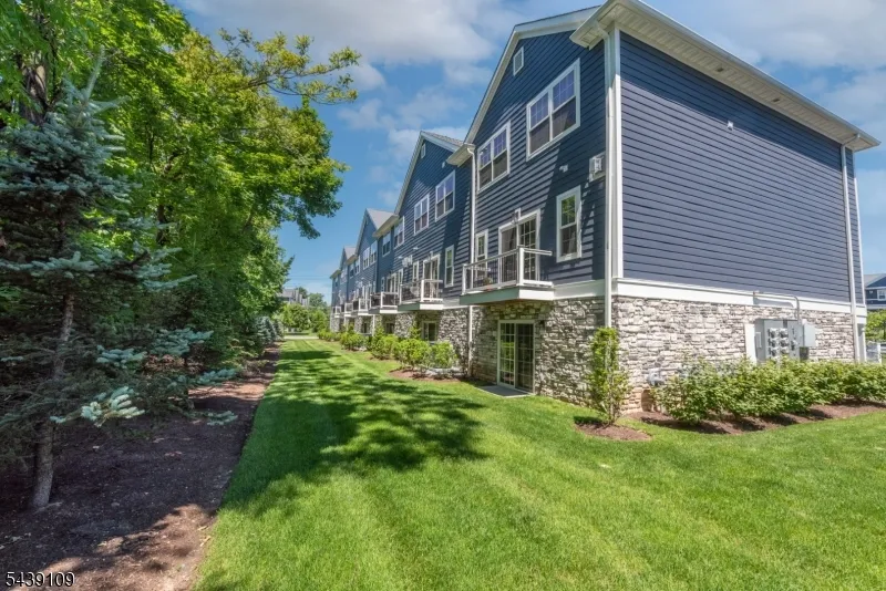 8 Deans Ct #8 Unit 8 Fairfield, NJ 07004