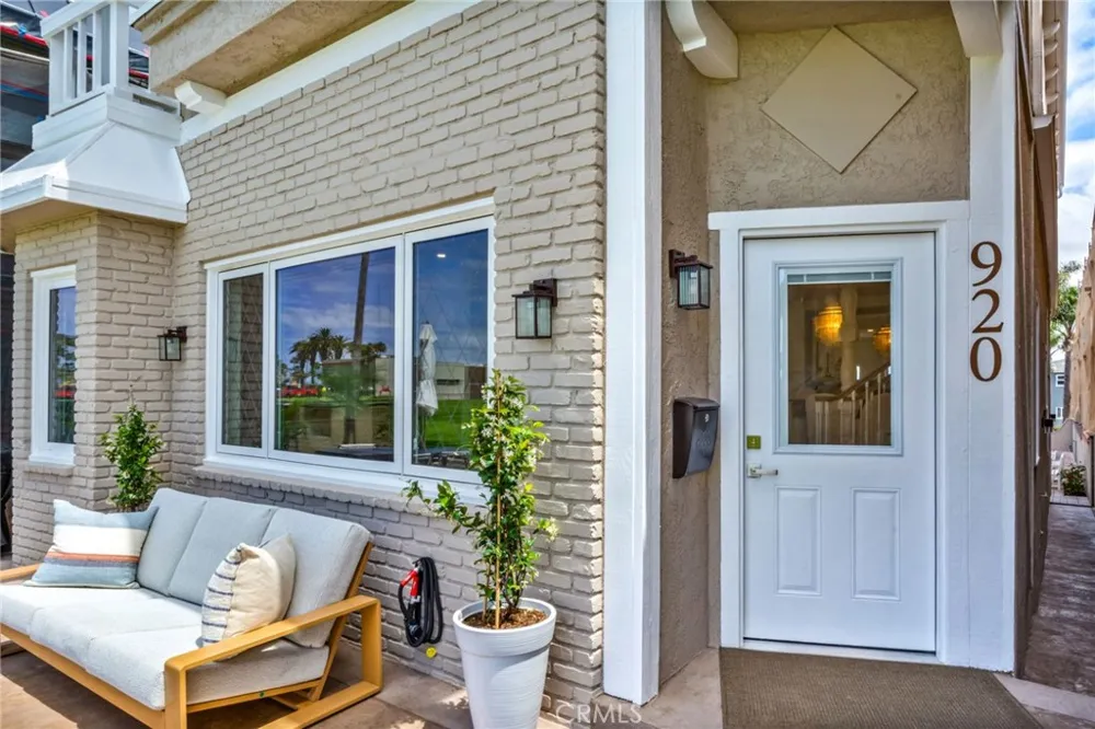 920 E Oceanfront Newport Beach, CA 92661