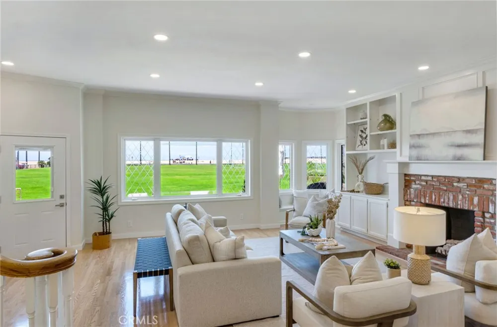 920 E Oceanfront Newport Beach, CA 92661