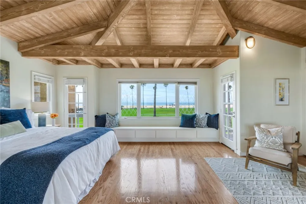 920 E Oceanfront Newport Beach, CA 92661