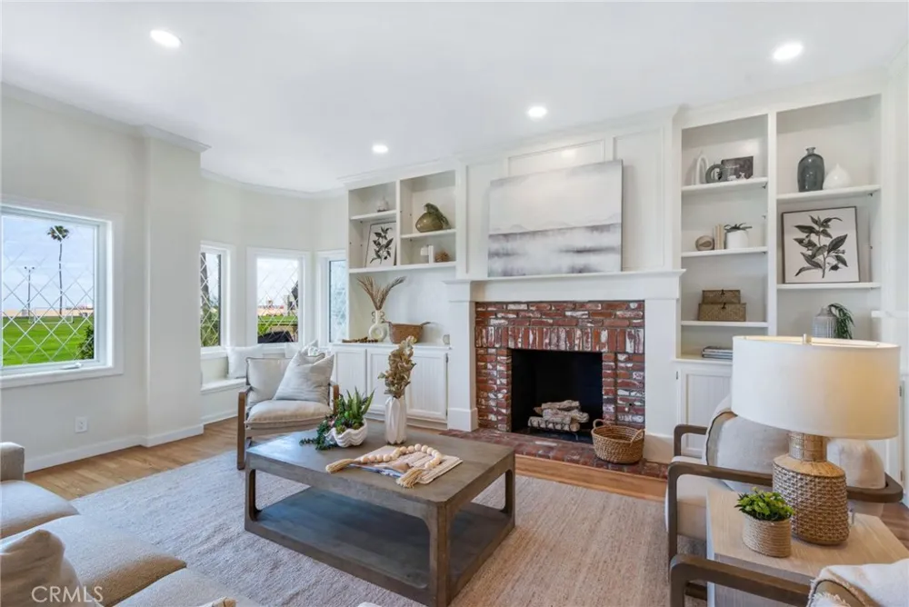 920 E Oceanfront Newport Beach, CA 92661