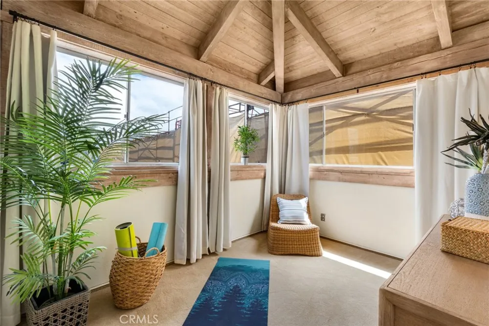 920 E Oceanfront Newport Beach, CA 92661
