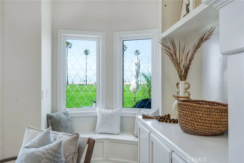 920 E Oceanfront Newport Beach, CA 92661