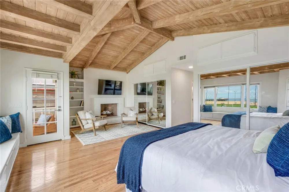 920 E Oceanfront Newport Beach, CA 92661