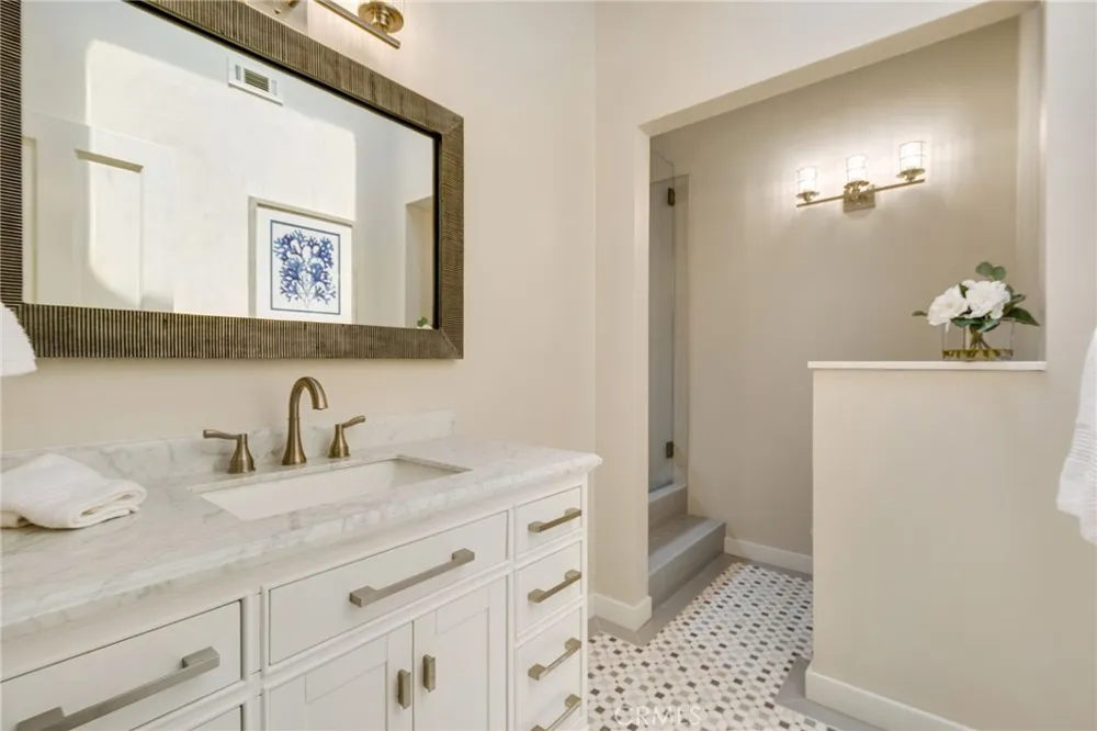 920 E Oceanfront Newport Beach, CA 92661