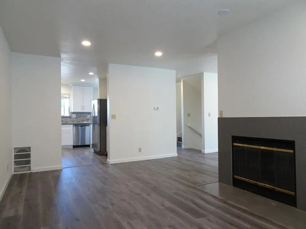 10095 Craft Drive Cupertino, CA 95014