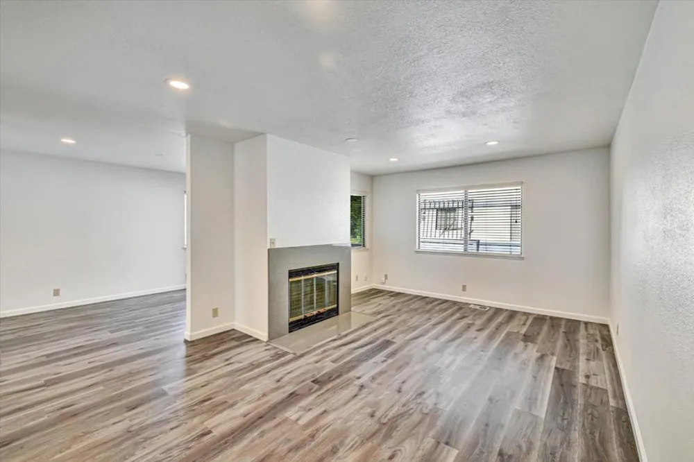 10095 Craft Drive Cupertino, CA 95014
