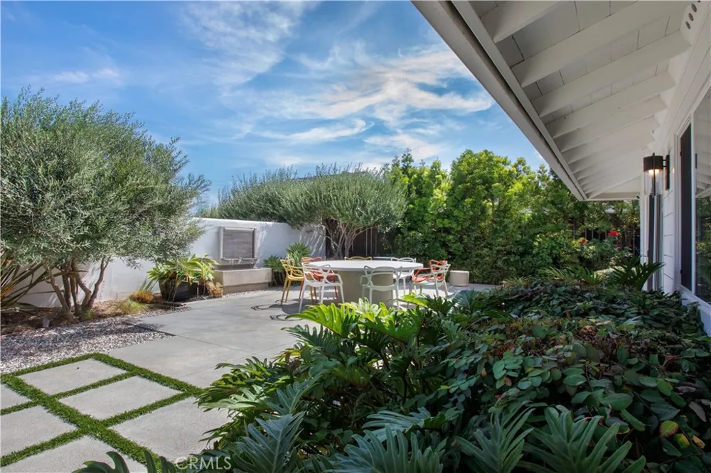 927 Bellis Street Newport Beach, CA 92660