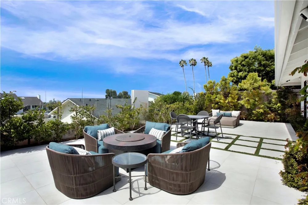 927 Bellis Street Newport Beach, CA 92660