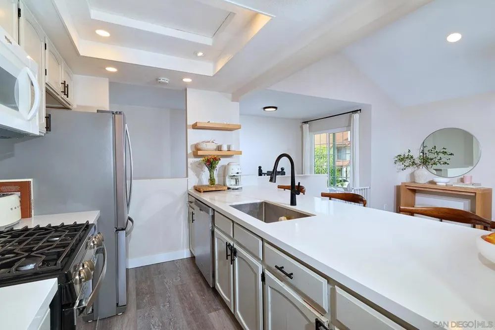 353 Windy Lane Vista, CA 92083