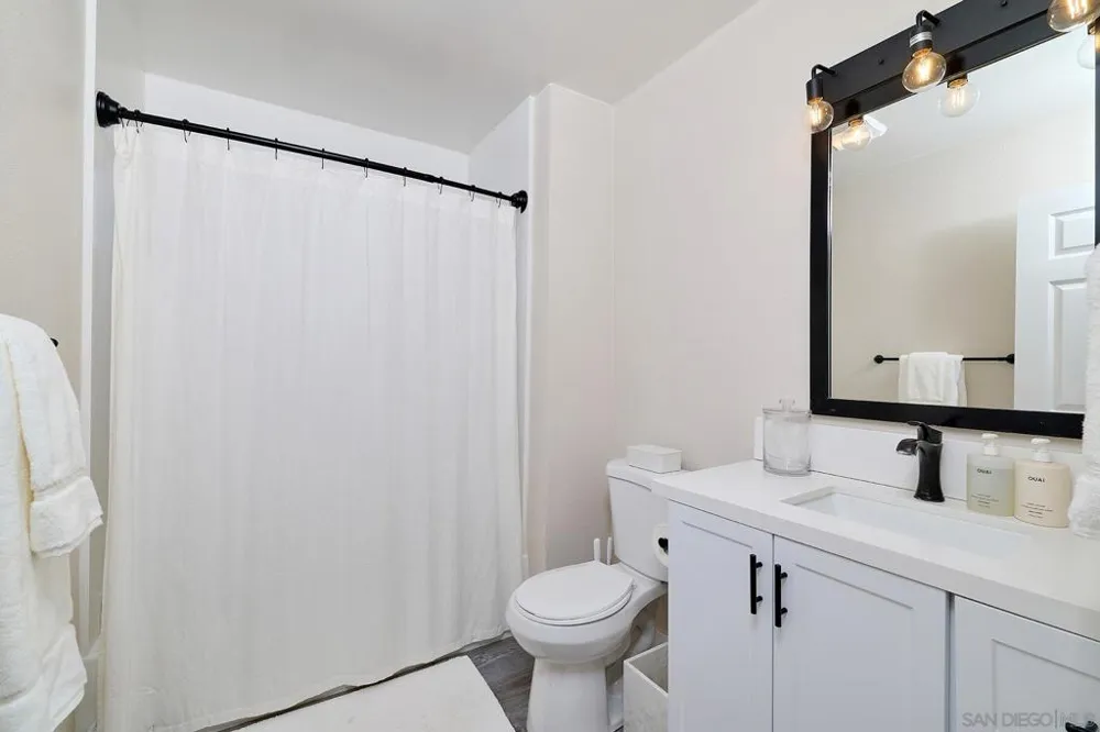 353 Windy Lane Vista, CA 92083